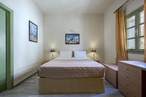 Studio, Garden View | Pillowtop beds, in-room safe, desk, soundproofing - Ambeli Apartments (Santorini)