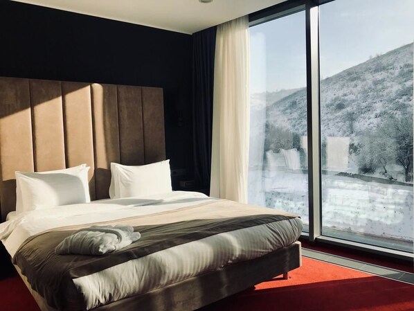 Standard Double Room | Minibar, in-room safe, desk, blackout drapes