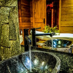 Couples treatment rooms, sauna, hot tub, steam room, body treatments