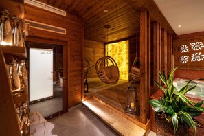 Parihoitohuone(ita), sauna, poreallas, höyrysauna, vartalohoitoja