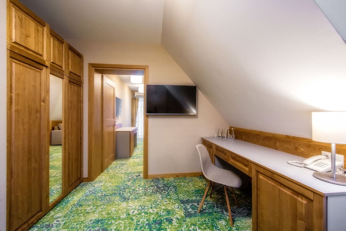 Apartment (201793383) | 1 bedroom, minibar, in-room safe, desk