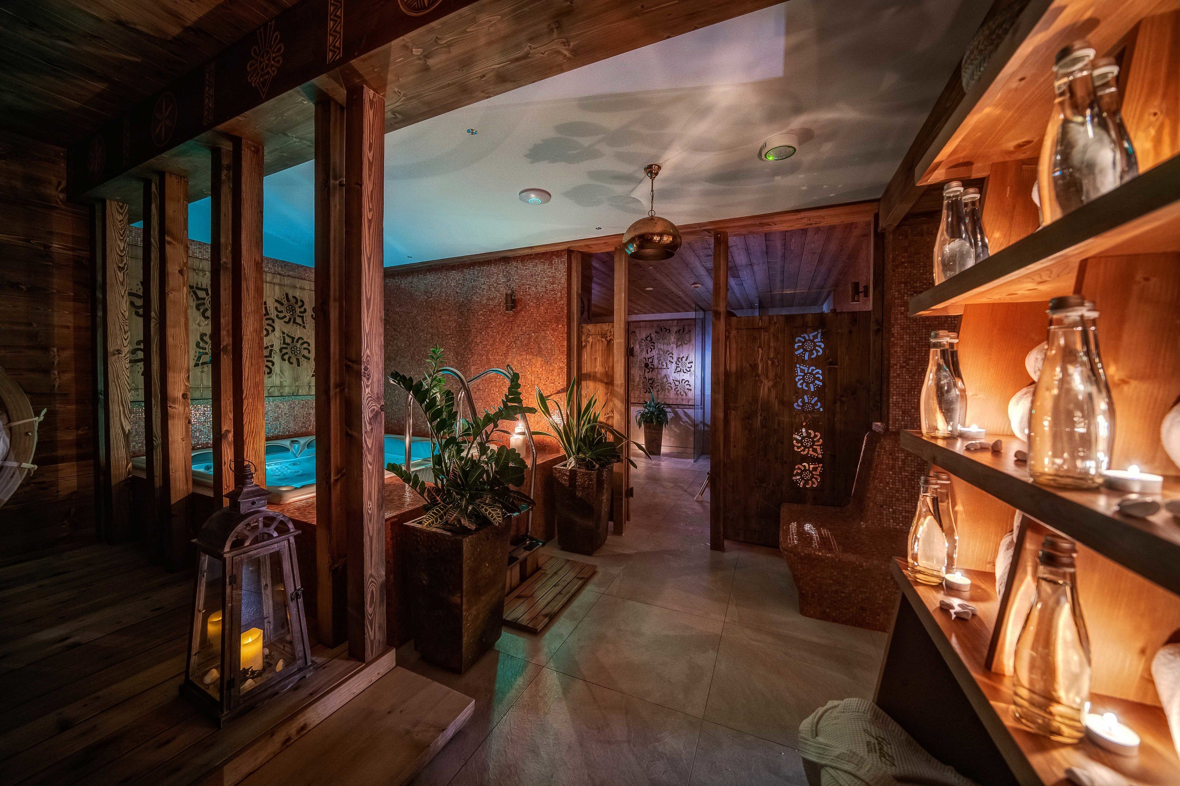 couples treatment room(s), sauna, hot tub, steam room, body treatments