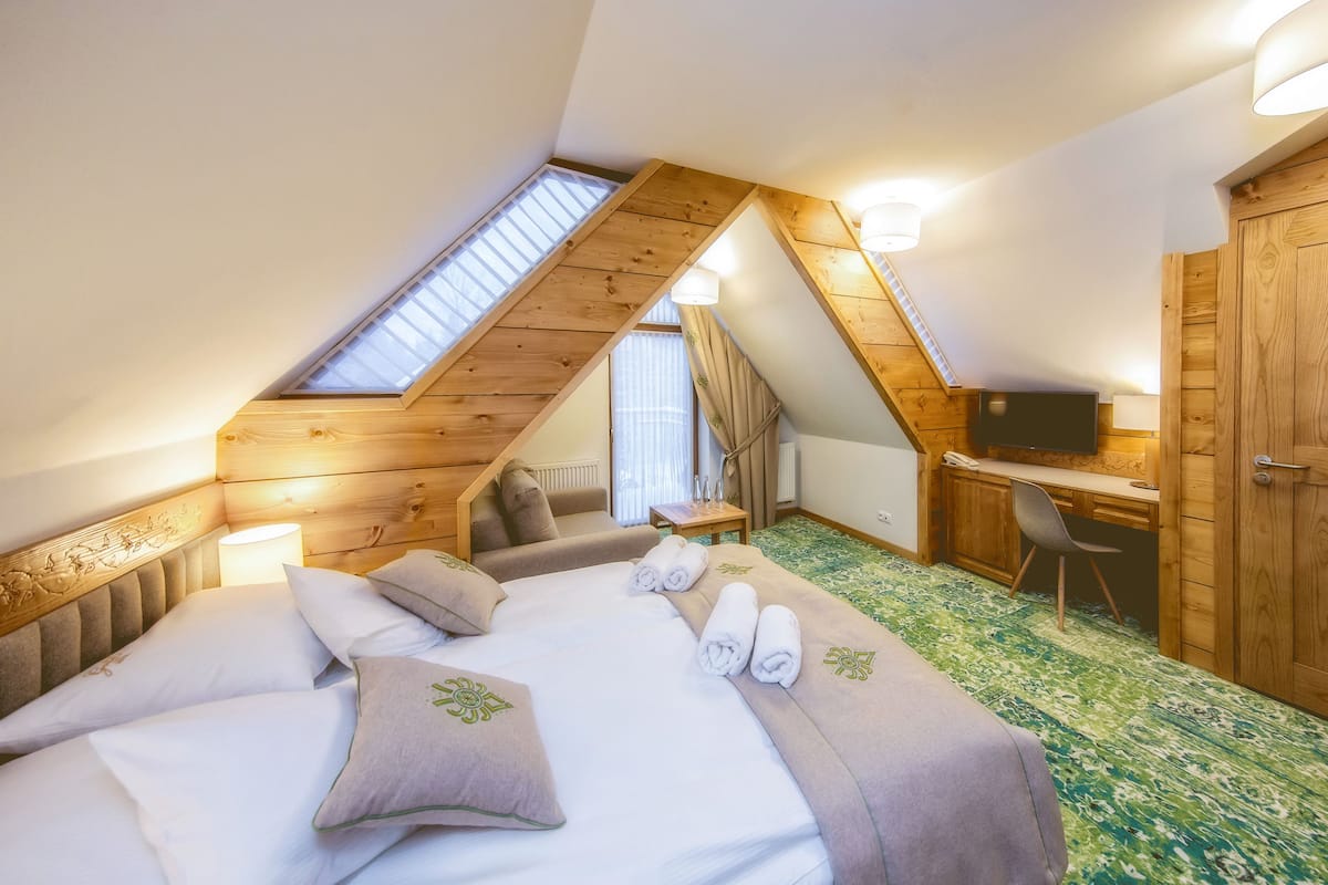Comfort Double Room | 1 bedroom, minibar, in-room safe, desk