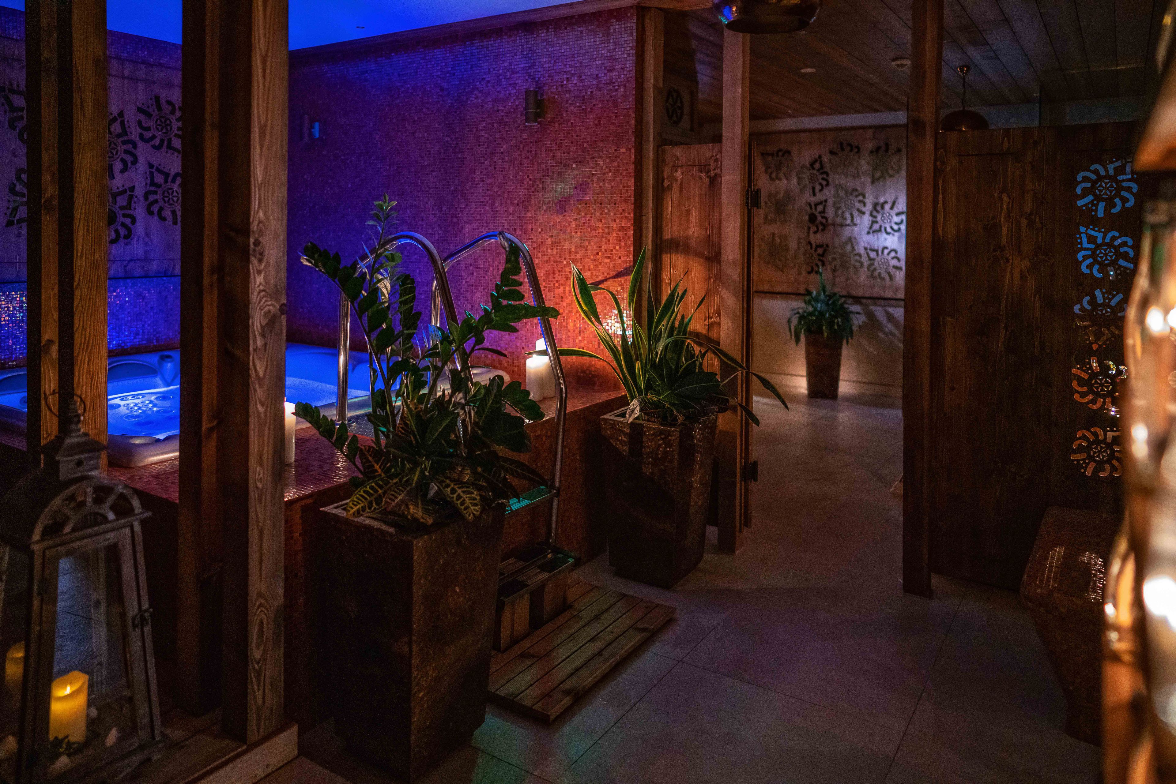 couples treatment room(s), sauna, hot tub, steam room, body treatments