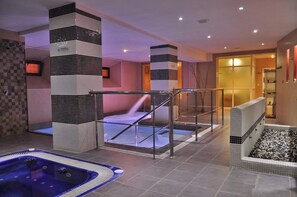 อ่างสปาในร่ม