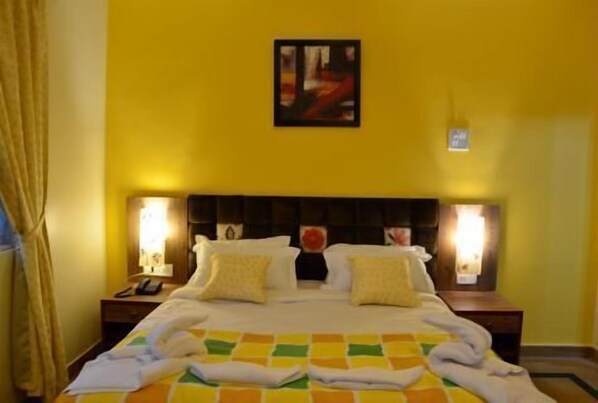 Chambre Deluxe | Minibar, coffre-fort, bureau, fer et planche à repasser