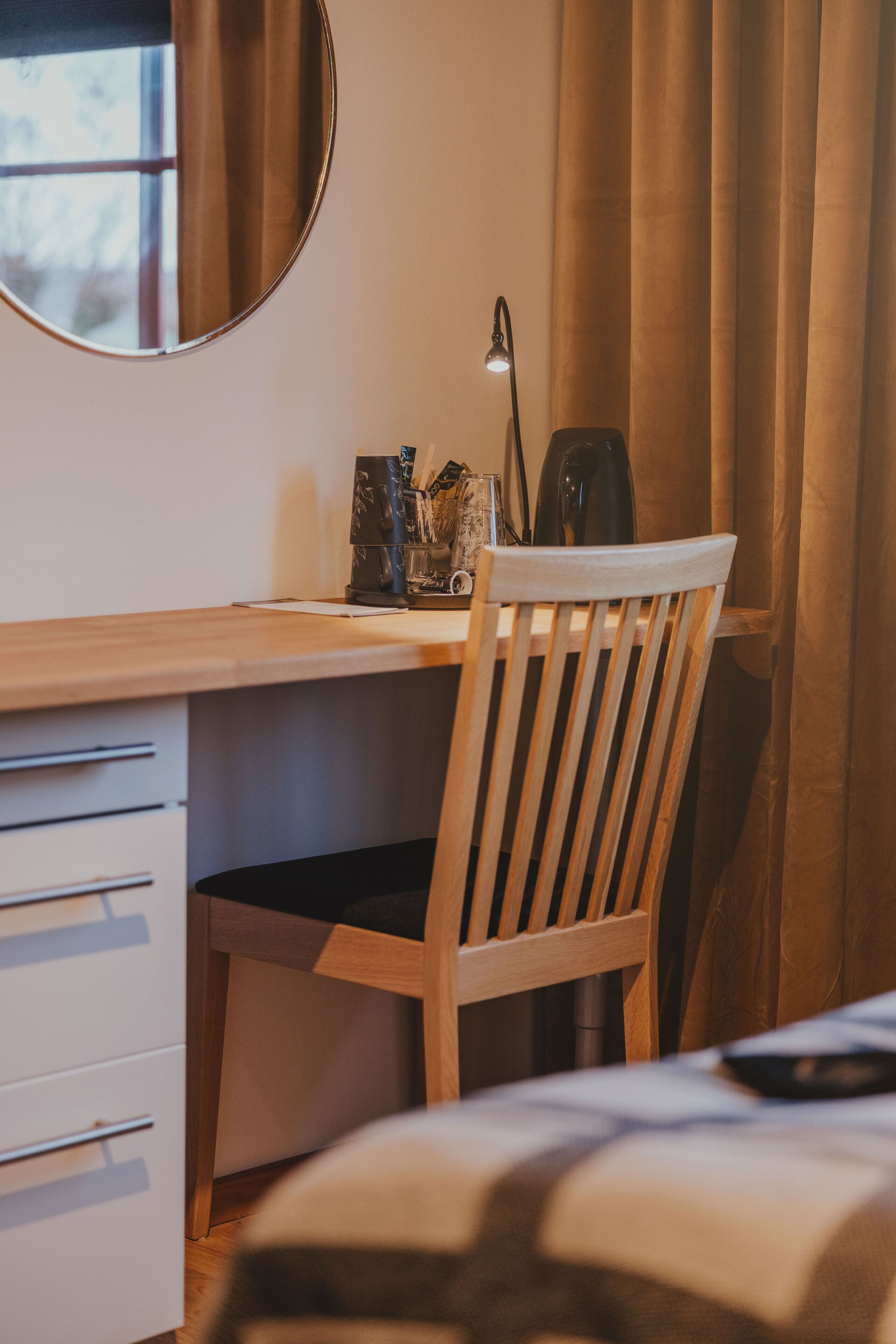 twin room | desk, blackout curtains, rollaway beds, free wifi