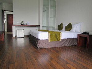 Double Room, Private Bathroom, Mountain View | Minibar, desk, iron/ironing board, free WiFi
