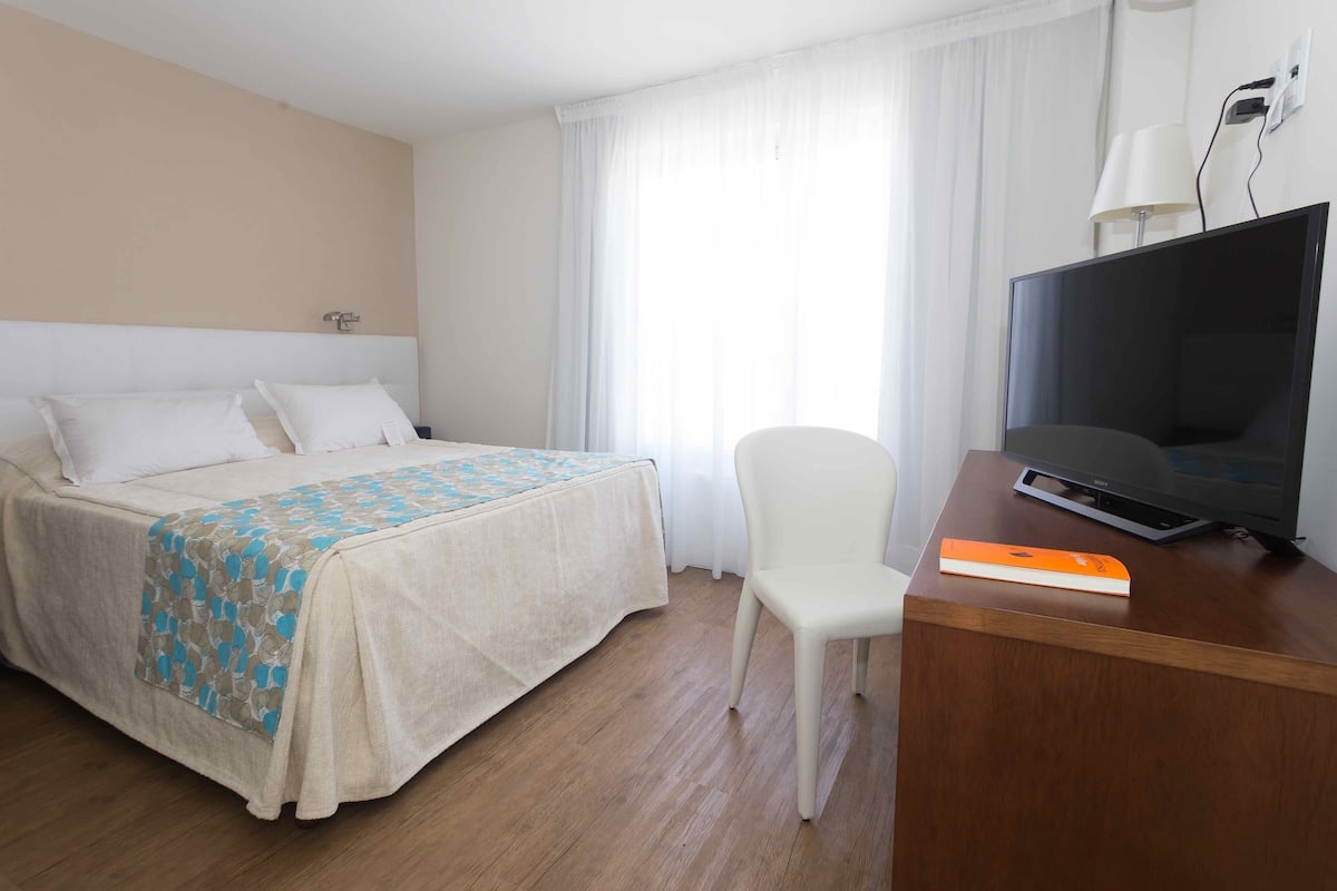 Double Room | Minibar, in-room safe, soundproofing, free WiFi