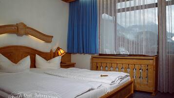 Double Room | Premium bedding, down comforters, in-room safe, desk