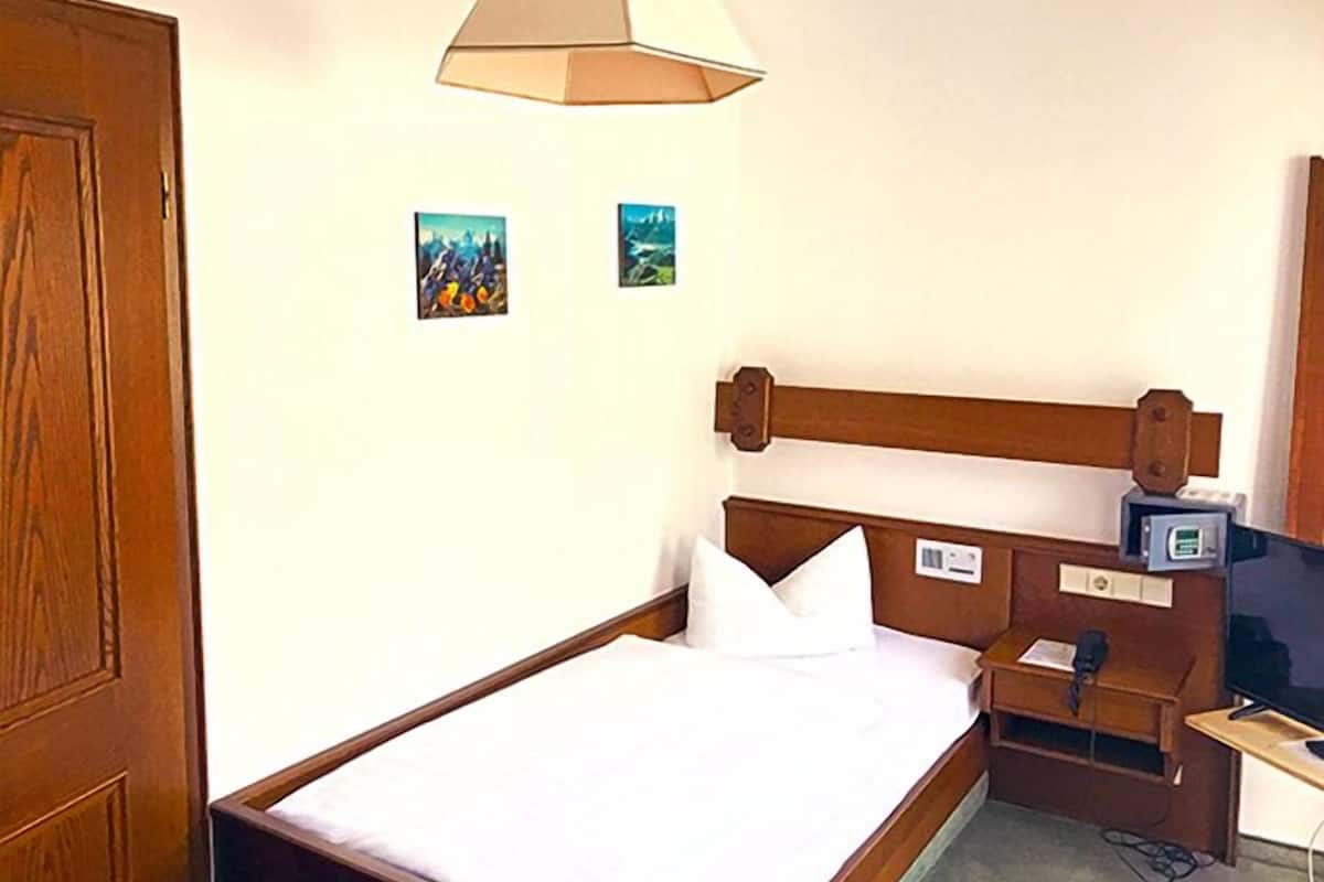 Chambre Simple Classique (Plus) | 1 chambre, literie de qualité supérieure, couette en duvet d'oie