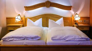 Junior-Suite | Hochwertige Bettwaren, Daunenbettdecken, Zimmersafe, Schreibtisch