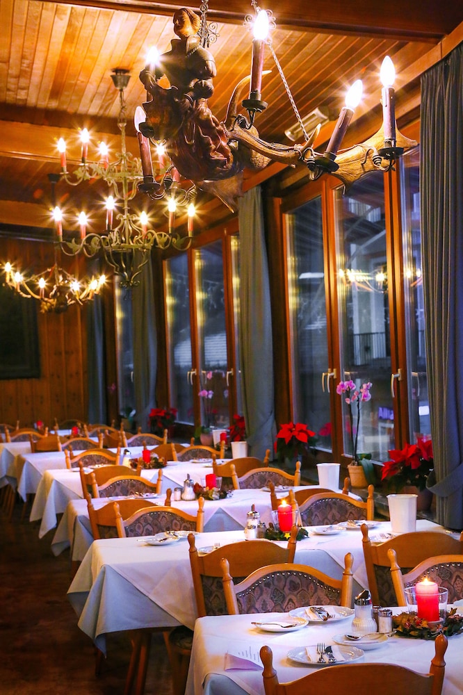 Hotel Vier Jahreszeiten by null