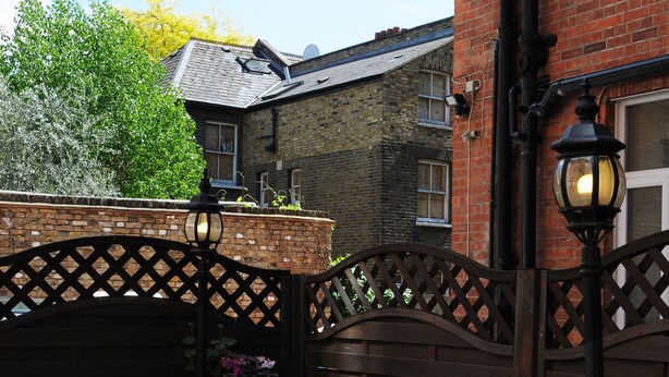 Unclassified image, 1 of 44, button - Abercorn House - Hostel (London)