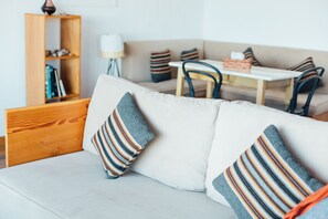 Family Suite, 2 Bedrooms | Living room