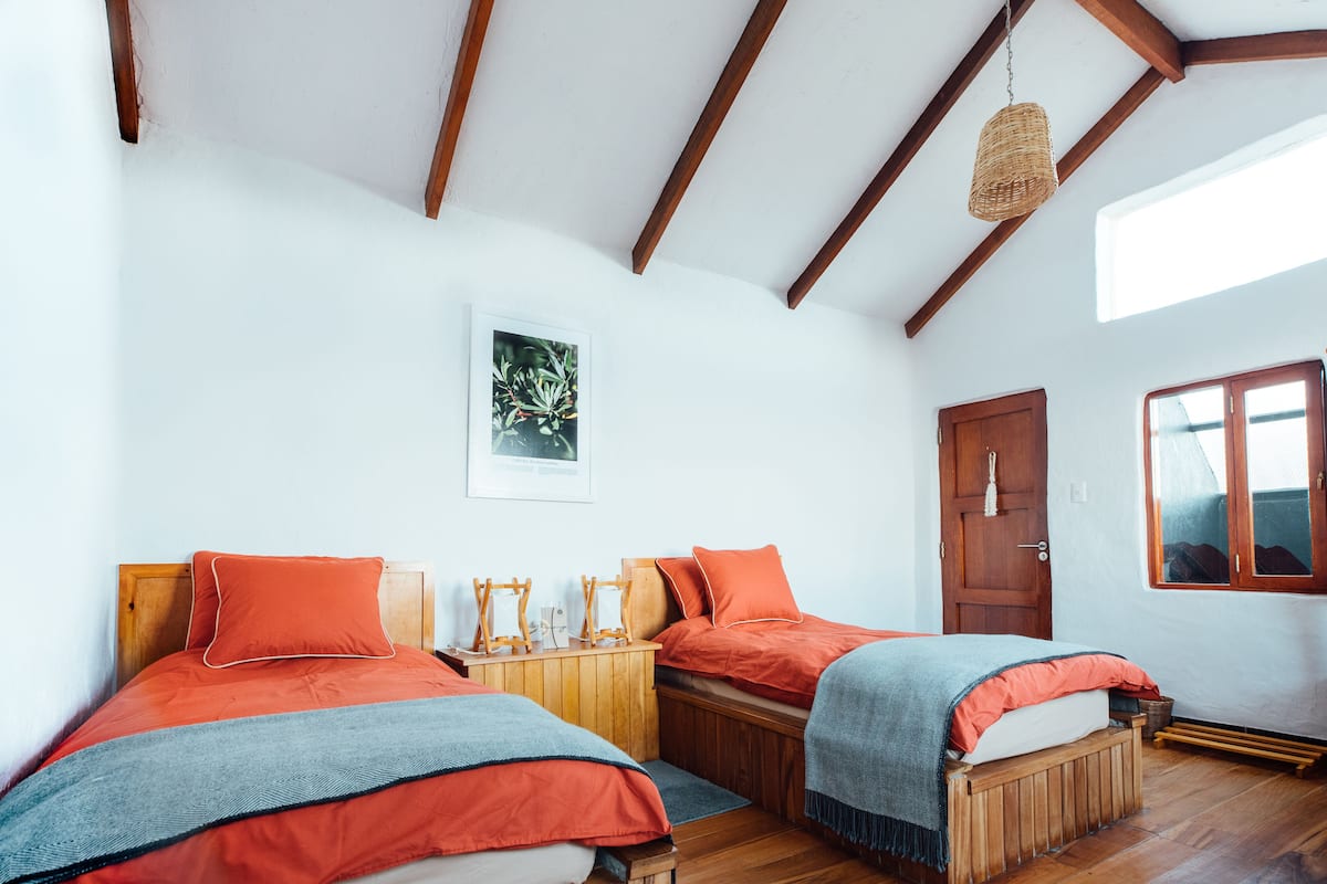 Decoración personalizada y tabla de planchar con plancha