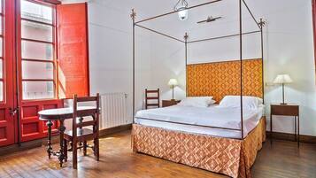 Familiekamer | Een bureau, verduisterende gordijnen, gratis wifi, beddengoed