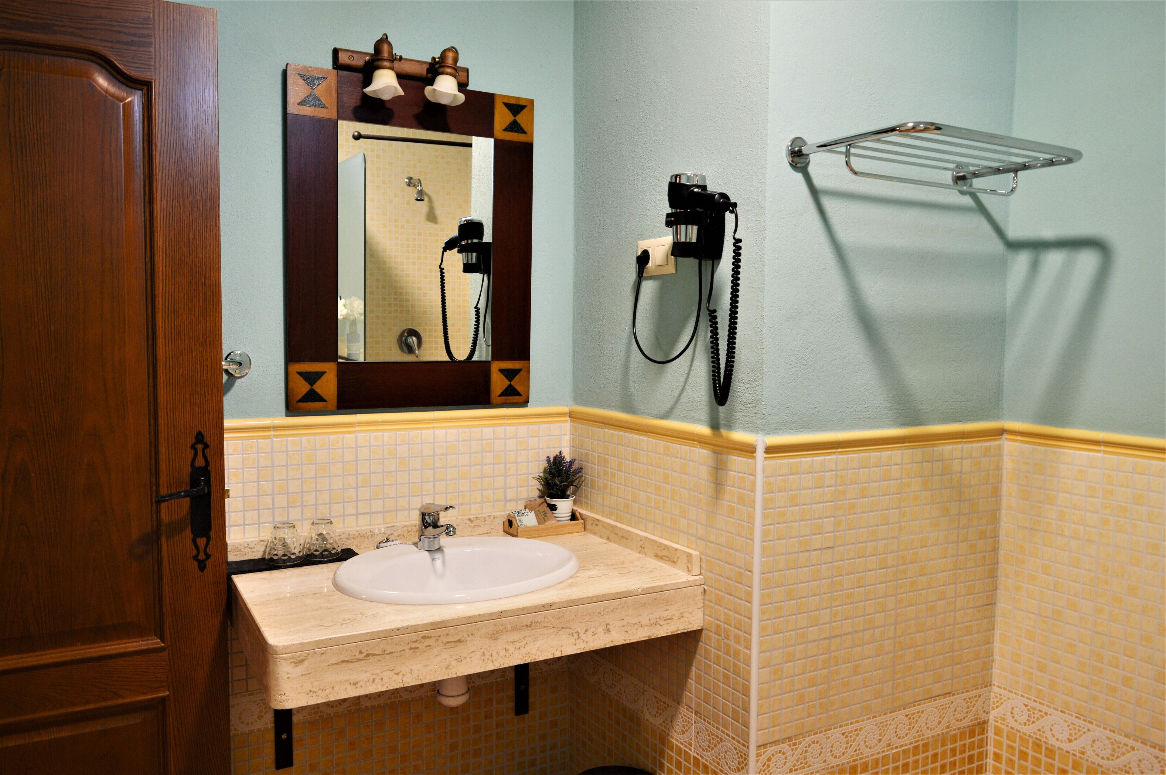 classic twin room | bathroom | free toiletries, hair dryer, bidet, towels