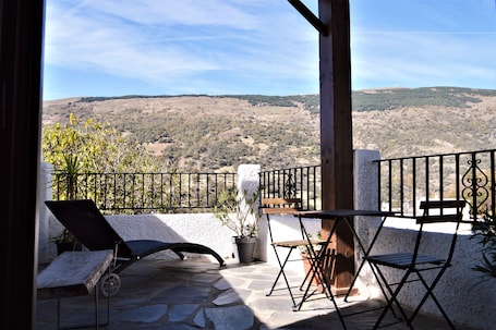 Superior Room, 1 King Bed, Mountain View | Terrace/patio