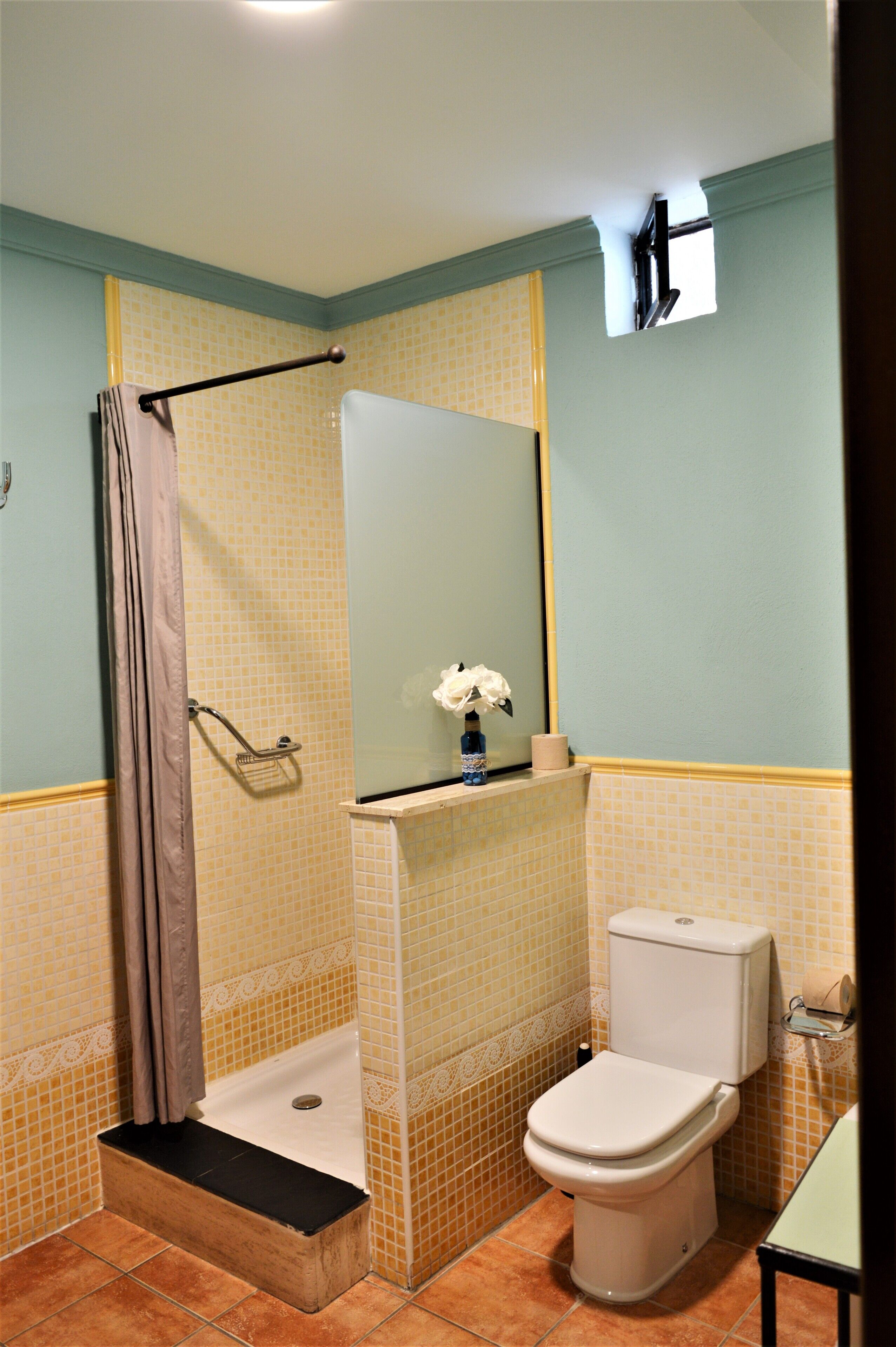 classic twin room | bathroom | free toiletries, hair dryer, bidet, towels