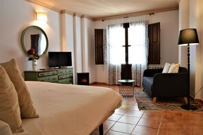 Superior Room, 1 King Bed, Mountain View | Desk, laptop workspace, blackout drapes, soundproofing