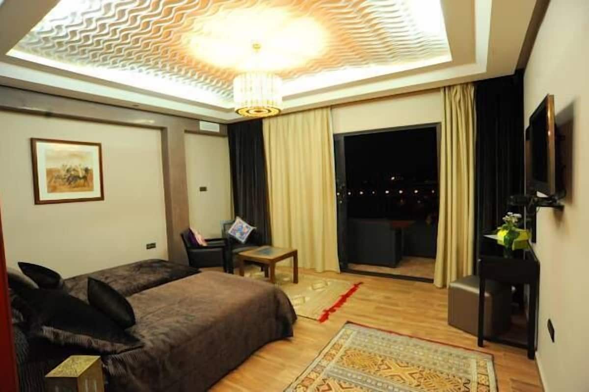 Suite (Bois de Santal) | 1 bedroom, premium bedding, free minibar items, desk