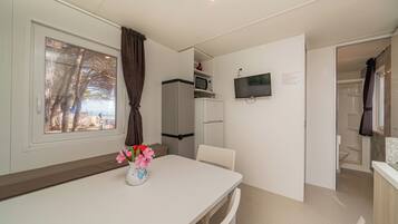 Comfort Mobile Home, Sea View | 2 bedrooms, blackout curtains, free cots/infant beds, free WiFi