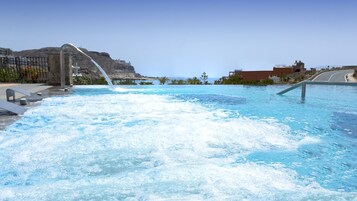 Outdoor pool, pool umbrellas, sun loungers