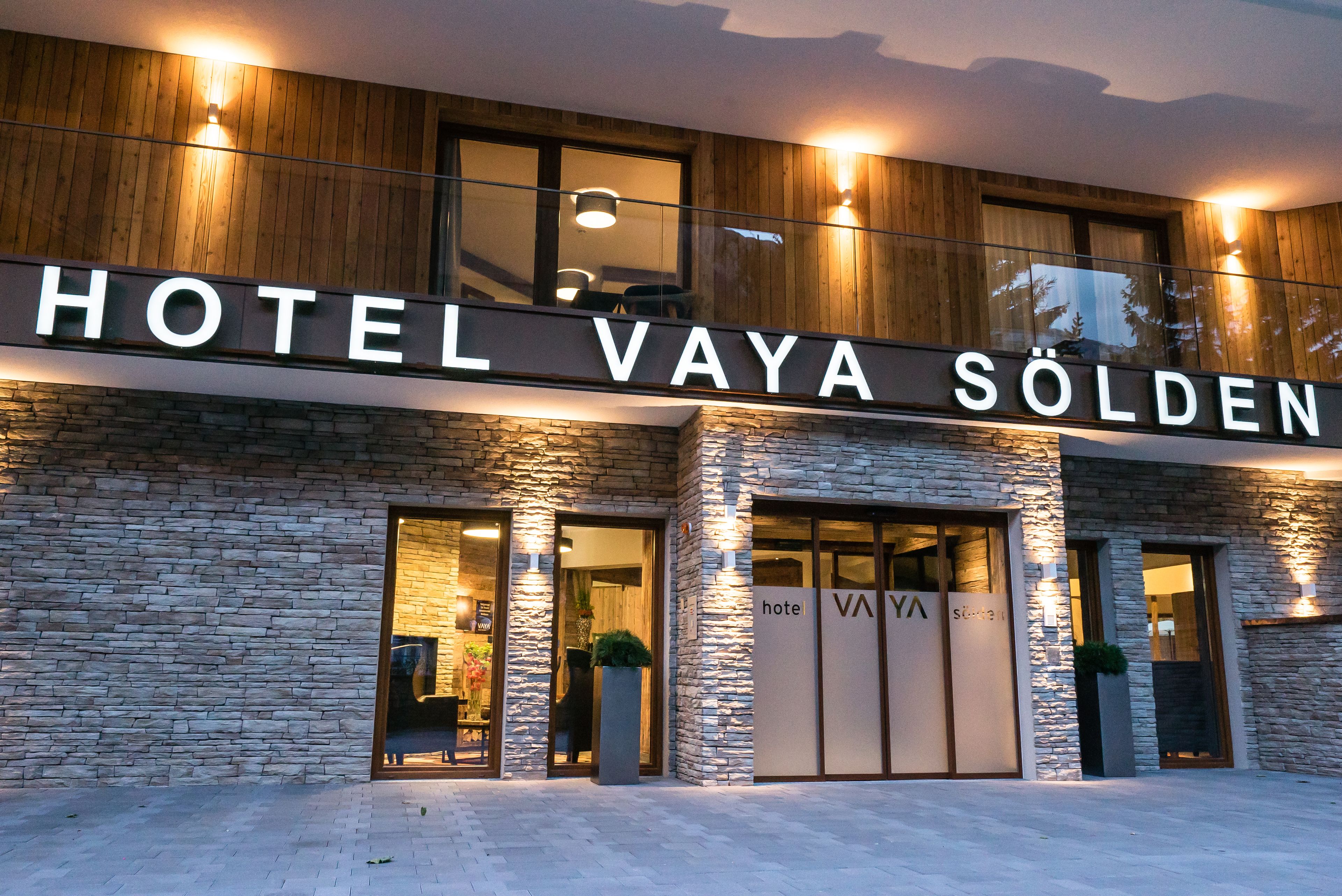 A hotel with a stone facade and a sign that reads "HOTEL VAYA SÖLDEN".