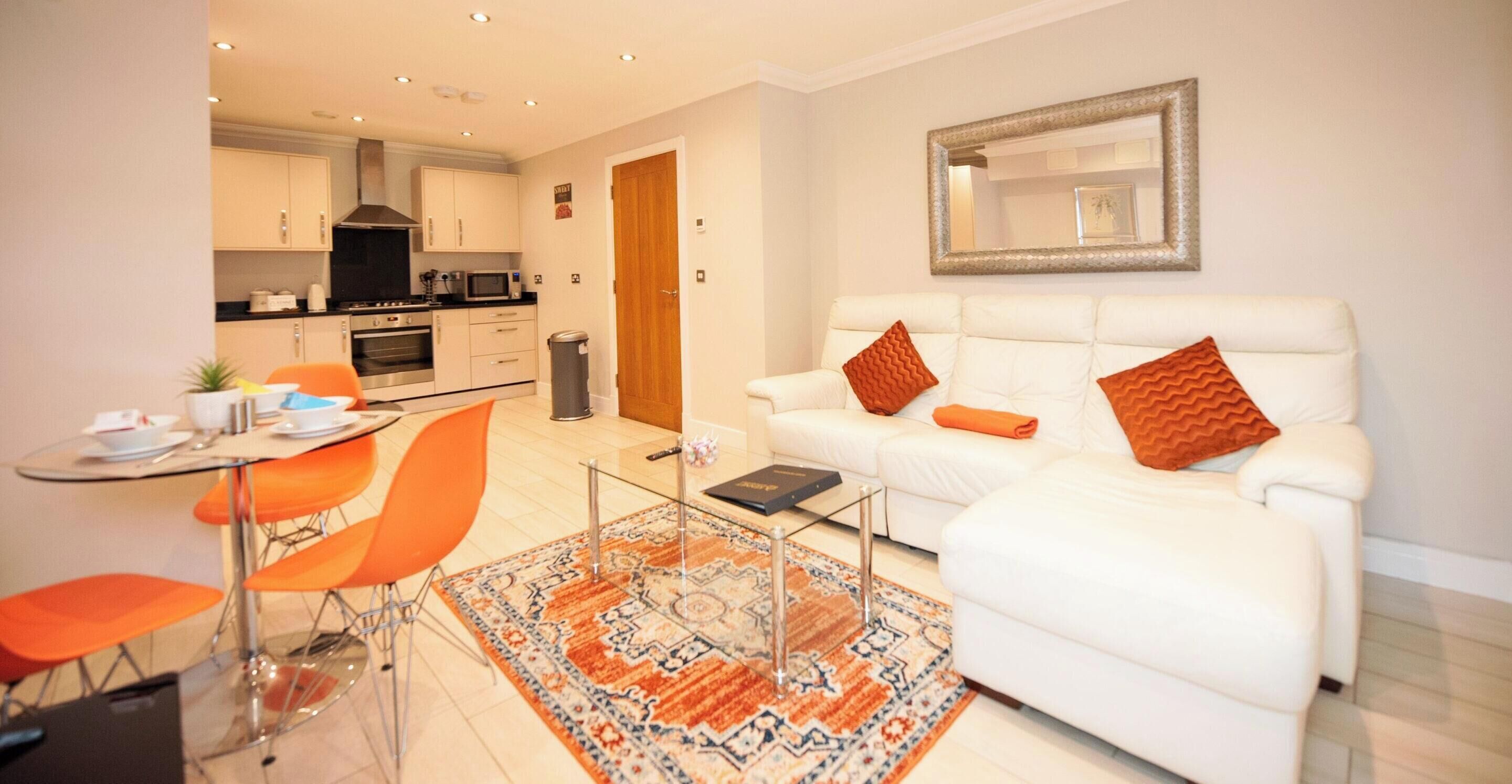 Luxury Apartment, Private Bathroom | Lounge