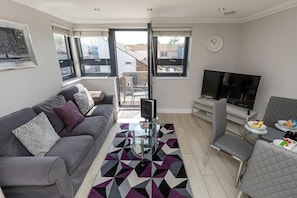 Apartemen Mewah, kamar mandi pribadi | Lounge