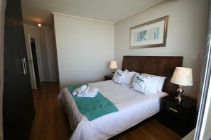 136 Lagoon Beach  | 2 bedrooms, in-room safe, iron/ironing board, free WiFi - Lagoon Beach 136 by CTHA (Cape Town)