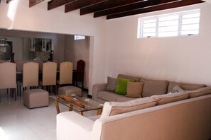 55-inch flat-screen TV with satellite channels, TV - Clairwood Villa (Cape Town)