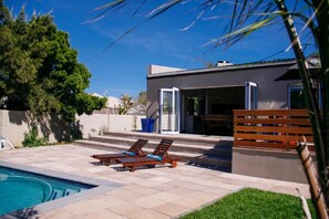 Outdoor pool - Clairwood Villa (Cape Town)