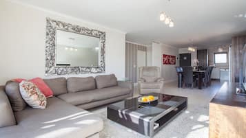 Habitación doble | Sala de estar | Una televisión de pantalla plana, un reproductor de DVD