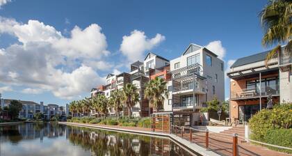 Quayside 301 by CTHA