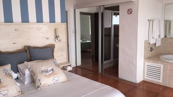 Rumah | Meja kerja, setrika/meja setrika, Wi-Fi gratis, dan seprai linen