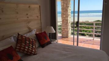 House | Desk, iron/ironing board, free WiFi, bed sheets