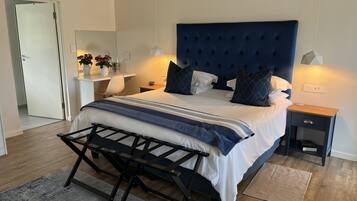 Royal Penguin | In-room safe, individually decorated, individually furnished, desk