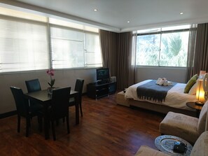 Iron/ironing board, cots/infant beds, bed sheets - The Square Apartments by CTHA (Cape Town)