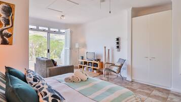 P4 Albany Court | Iron/ironing board, cribs/infant beds, free WiFi, bed sheets