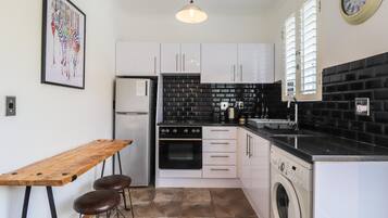 P4 Albany Court | Private kitchenette | Microwave, electric kettle, toaster, cookware/dishes/utensils