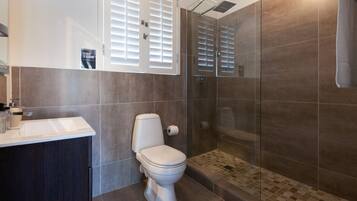 Free toiletries, hair dryer, towels