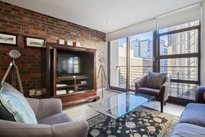 304 St Georges | Living room | Flat-screen TV