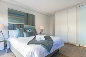 304 St Georges  | Desk, iron/ironing board, cribs/infant beds, free WiFi