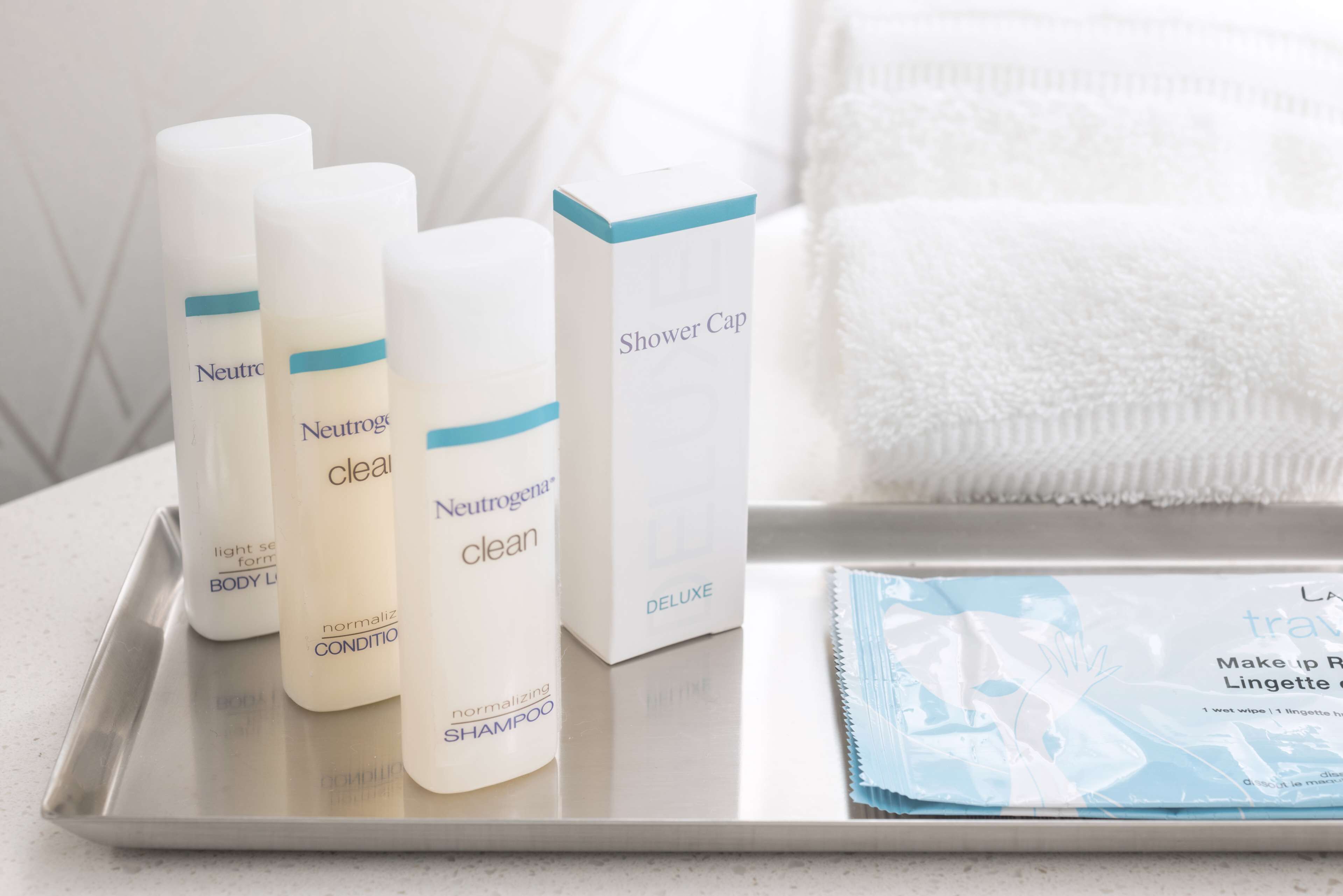 combined shower/bathtub, free toiletries, towels