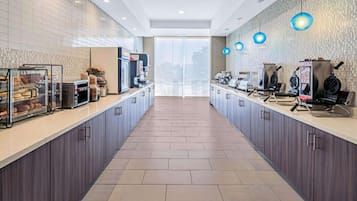 Desayuno continental gratuito y diario