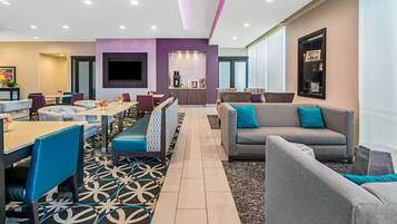 فطور أوروبي مجانًا يوميًا