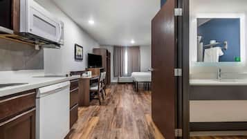 Deluxe Studio, Non Smoking, Refrigerator & Microwave