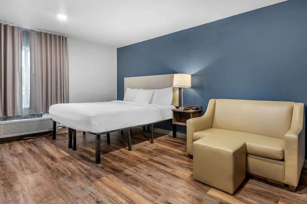 Deluxe Studio, Non Smoking, Refrigerator & Microwave | Desk, laptop workspace, iron/ironing board, free WiFi